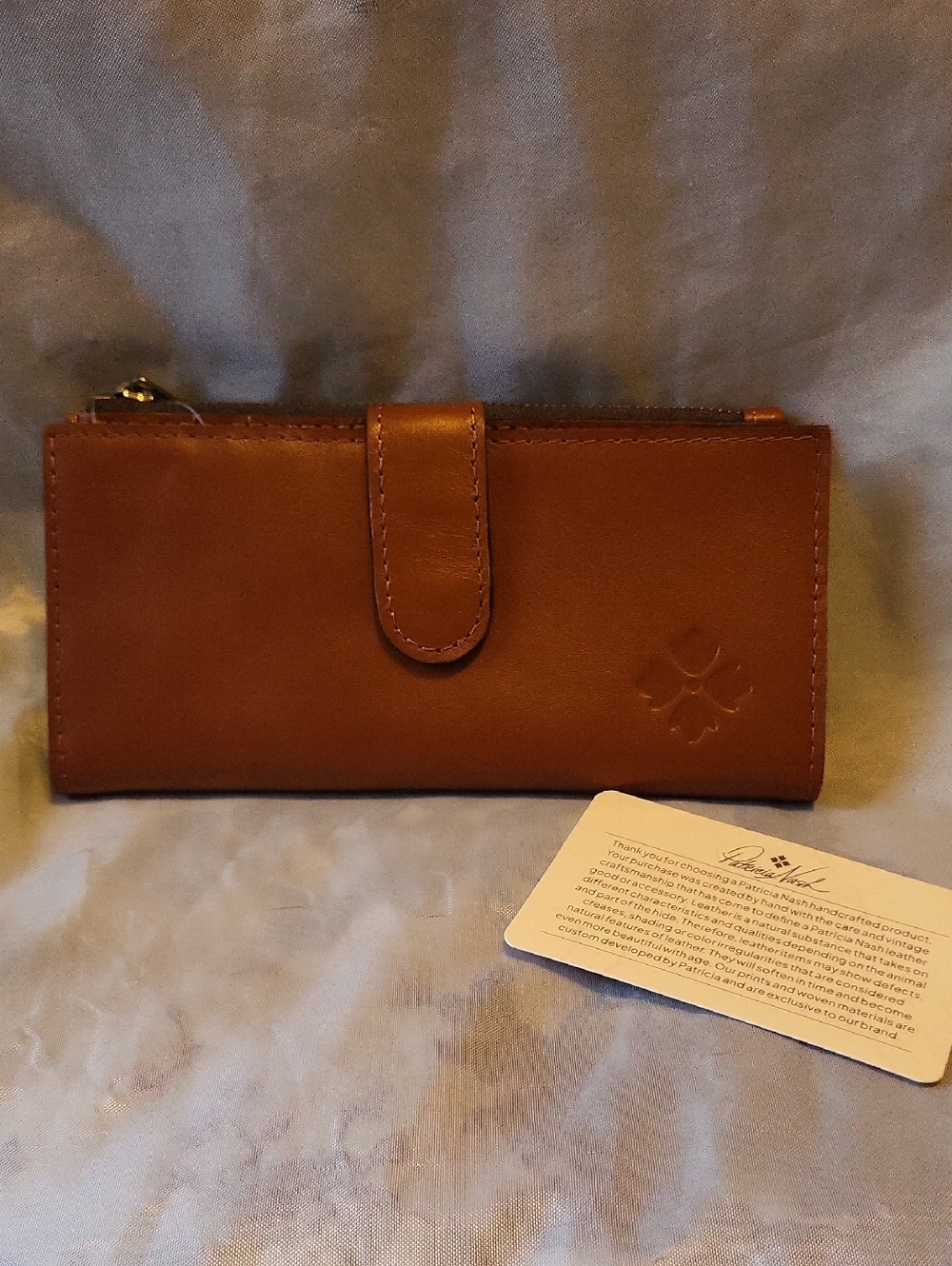 Patricia Nash nazari bifold wallet w card slots zip tan Bnwot
